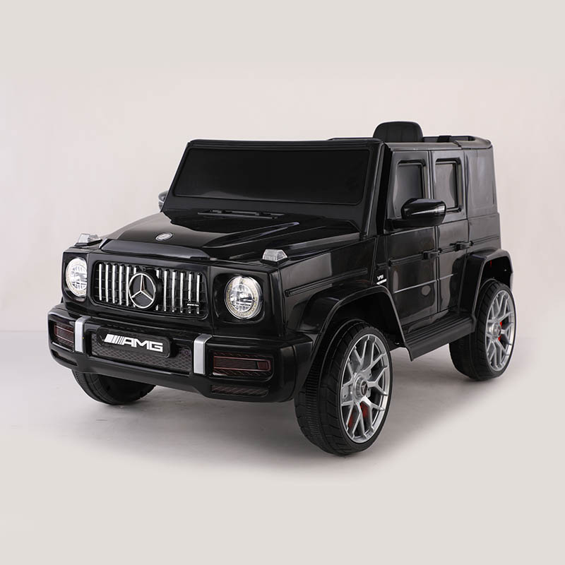 12V 2WD Kids Electric Ride autossa keinulla