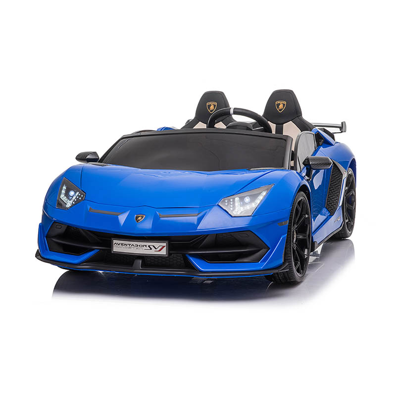 Lasten sähköautot neljällä pyörällä autolla