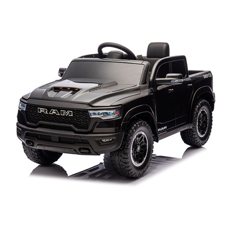 Lisensoitu lastenautoleluauto lasten ajamiseen